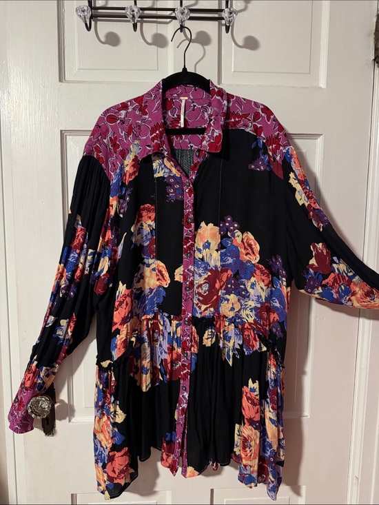 Free People Tops - Free People Brunch a Bunch Mixed Floral Button-Front Tunic with Pink Accent